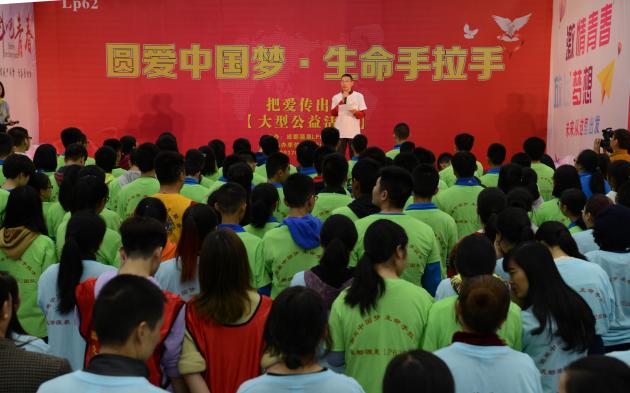 雙流中學黨總支副書記向發(fā)友發(fā)言