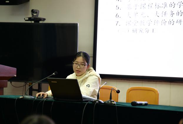 圖片6 雙流中學(xué)數(shù)學(xué)組青年教師李莎莎作開題報告