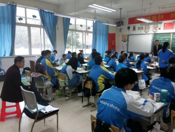 生物研培員進(jìn)班聽(tīng)課