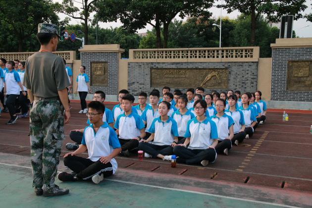 隊(duì)列整齊 就地休息