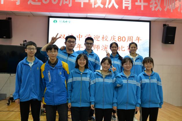 學生志愿者合影