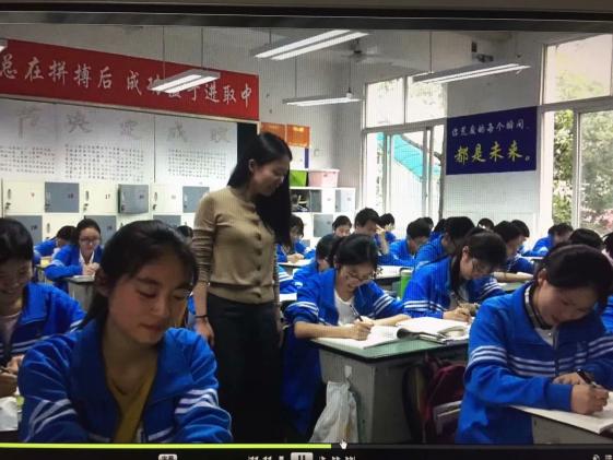 課堂中的李老師