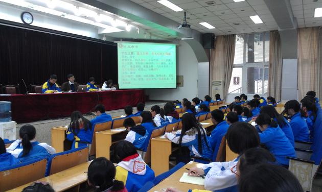 魏東老師強調(diào)學(xué)校“三雅文化”