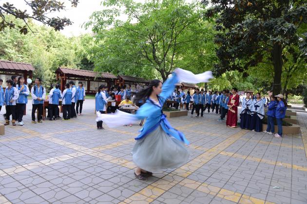 國(guó)學(xué)社的古典舞表演