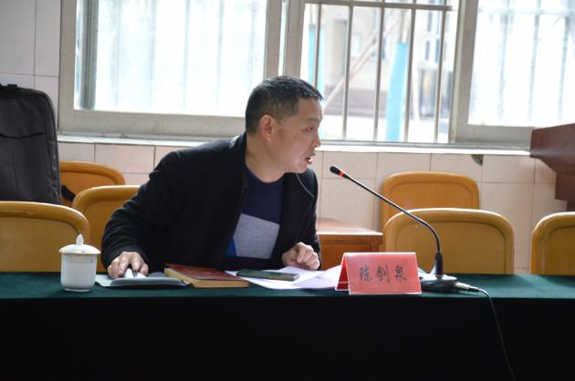 雙流中學課題負責人陳劍泉老師發(fā)言