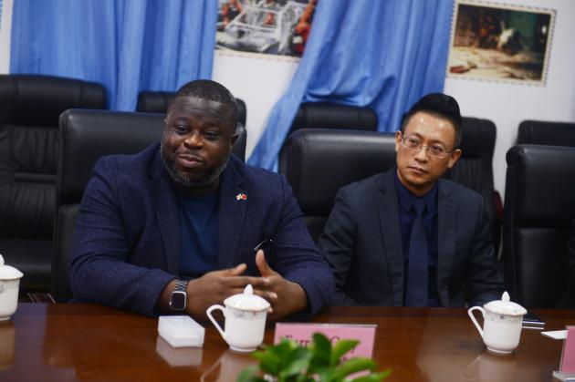 費(fèi)隆.格雷博士發(fā)言