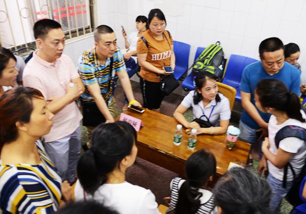 郝碧婭老師與家長深入交流