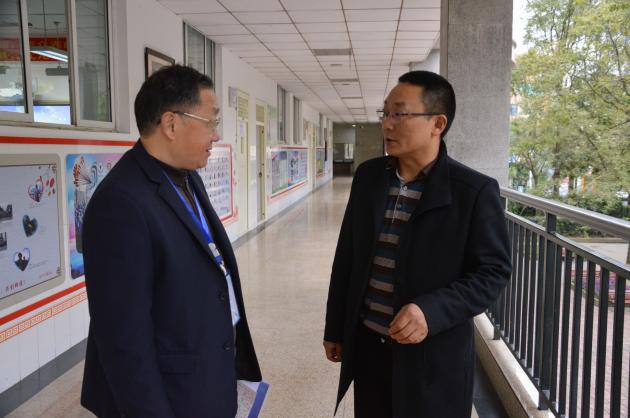 彭春暉主任與來(lái)訪老師單獨(dú)交流
