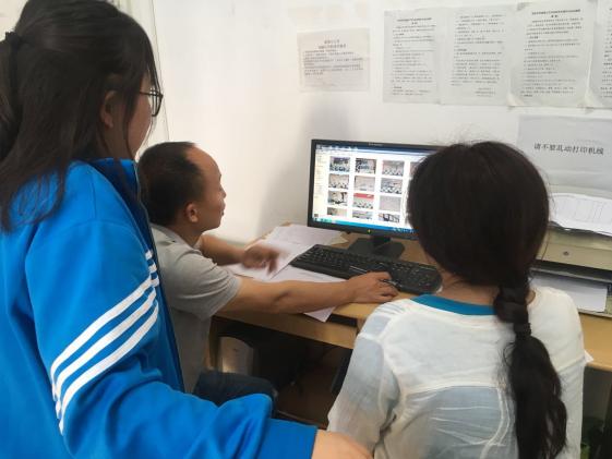 學(xué)生會(huì)同學(xué)參與評分