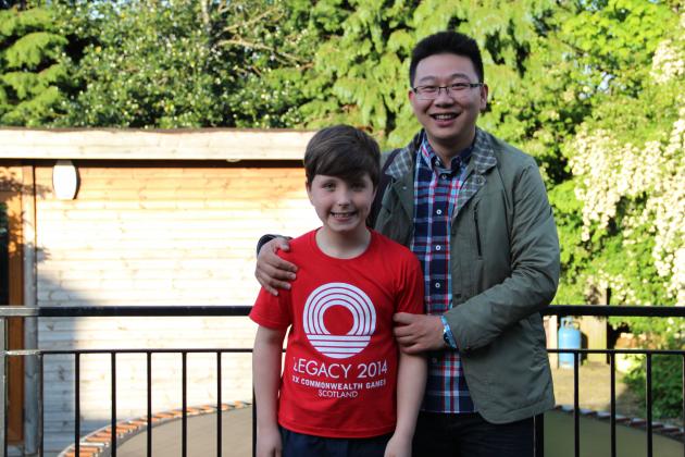 陳斌與寄宿家庭合影