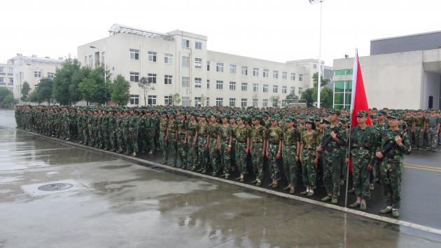 雙流中學(xué)高2015級(jí)新生入學(xué)軍訓(xùn)在什邡軍訓(xùn)基地完美結(jié)束