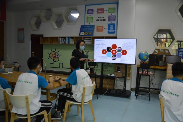 小創(chuàng)客、大設計--STEAM教育
