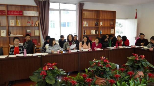 參會教師積極發(fā)言