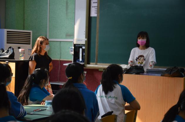 Watercolor(外教和我校美術老師合力打造的課程）