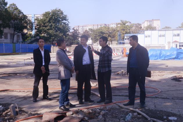 空港興城集團負責人匯報工程相關情況