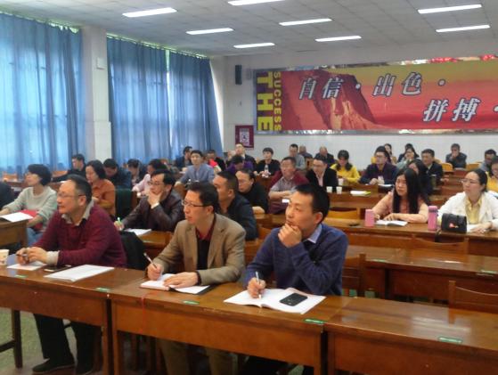 老師們認(rèn)真做筆記