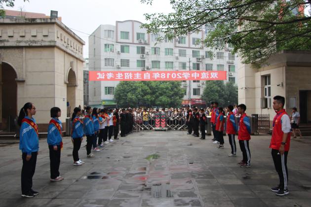 8點(diǎn)15分，考生有序入場(chǎng)