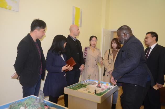 參觀雙中心理輔導(dǎo)中心