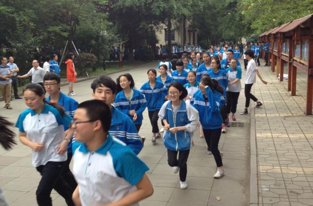 雙流中學(xué)舉行應(yīng)急疏散演練