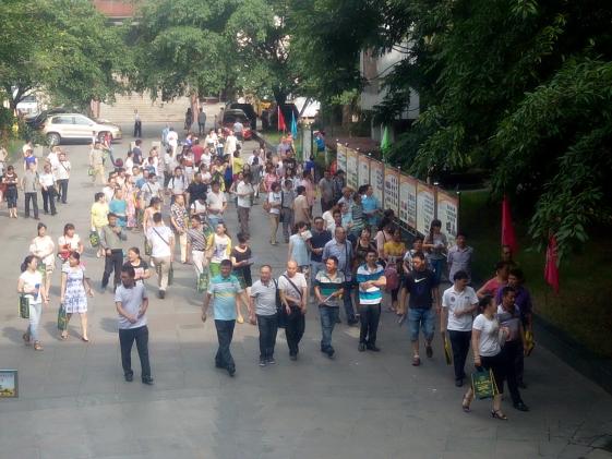 考生家長參觀校園