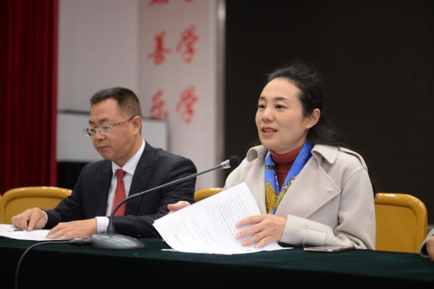 組織部高琴副部長宣布區(qū)委任命決定