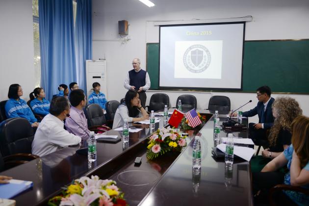 Hostetter 校長介紹坦布里克基督教學(xué)院