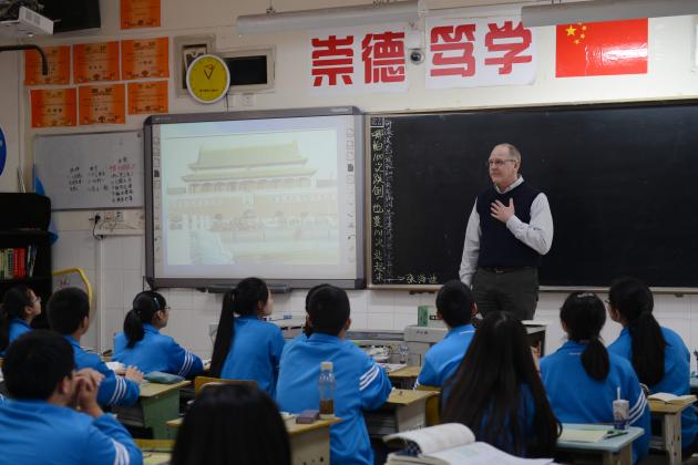 Hostetter 校長在雙中課堂教學(xué)