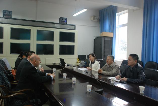 德馨樓會議室領(lǐng)導(dǎo)交流