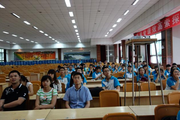  參加首映式的師生