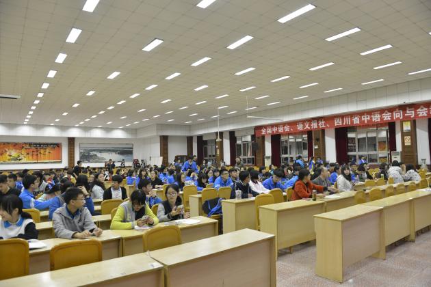 參加海選的各位評(píng)委老師和學(xué)生