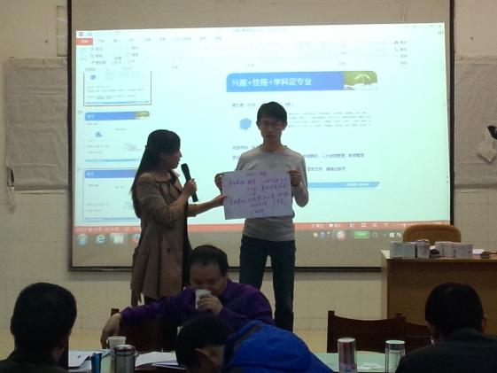 徐春林、涂永紅兩位老師代表小組發(fā)言