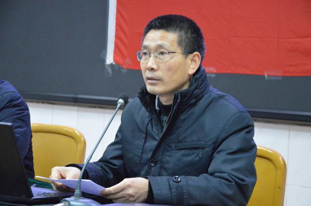 黨總支副書記向發(fā)友主持通過選舉辦法和監(jiān)、計票人