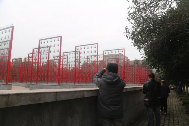 抗戰(zhàn)老兵手模廣場(chǎng)