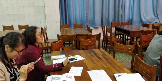 圖片六：老師們評課