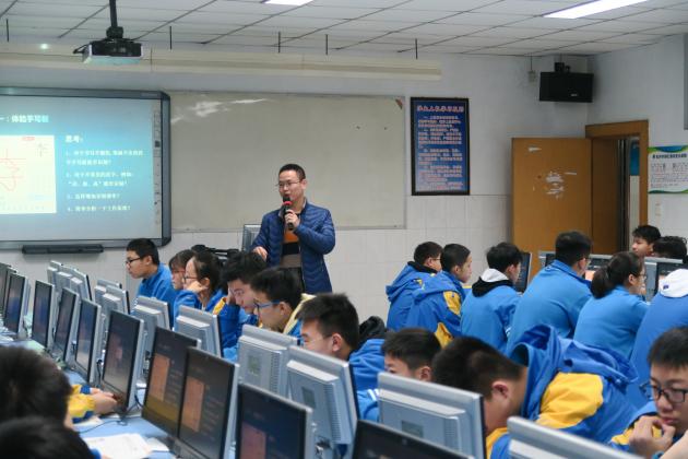 賀其備老師上課