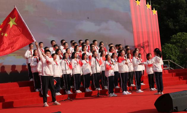 班級(jí)合唱表演