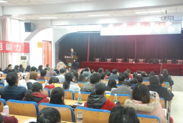 區(qū)研培中心教研員王鵬主持活動