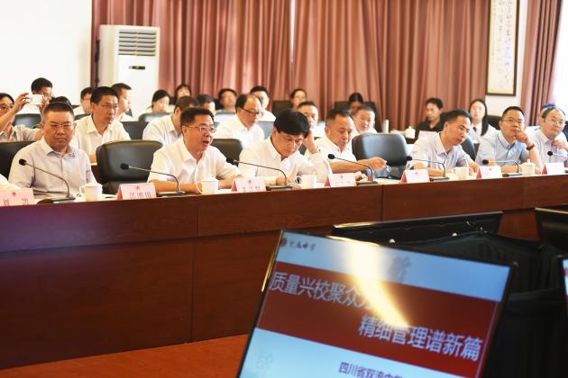 龍清明校長發(fā)言