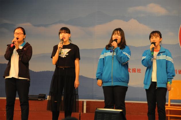 學(xué)生用歌聲表達(dá)節(jié)約用水