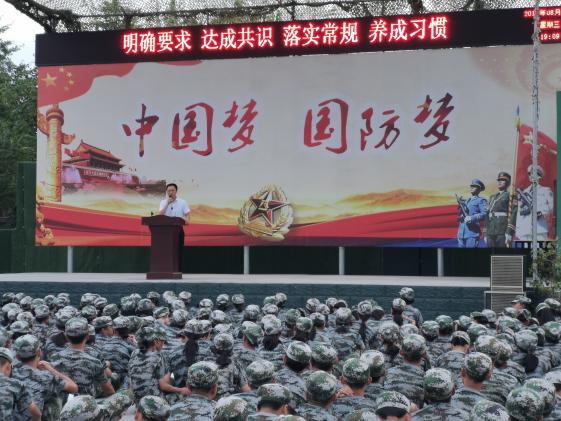 圖4：學(xué)生認(rèn)真聆聽(tīng)杜主任發(fā)言