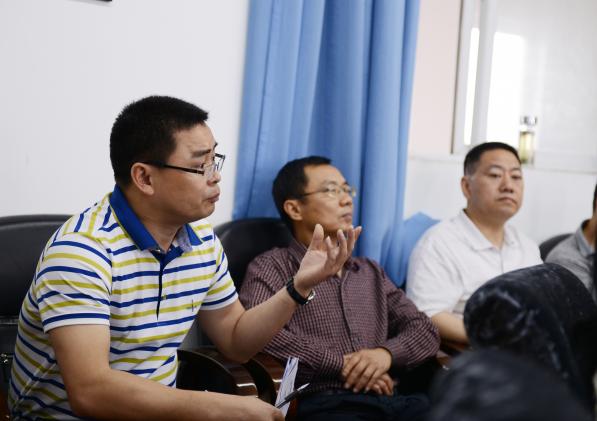 雙中教育集團(tuán)副理事長(zhǎng)、勝利初中校長(zhǎng)陶萬彬進(jìn)行答辯