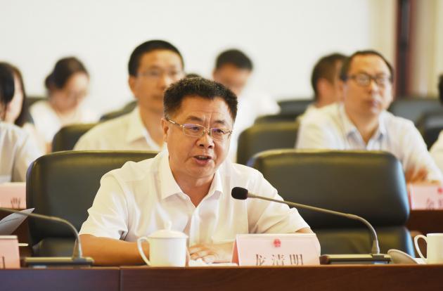 龍清明校長發(fā)言