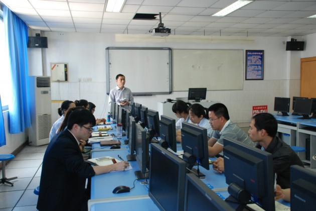 教研員王鵬對(duì)活動(dòng)作總結(jié)