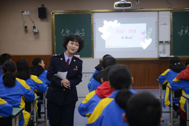 節(jié)目現(xiàn)場的羅琍局長