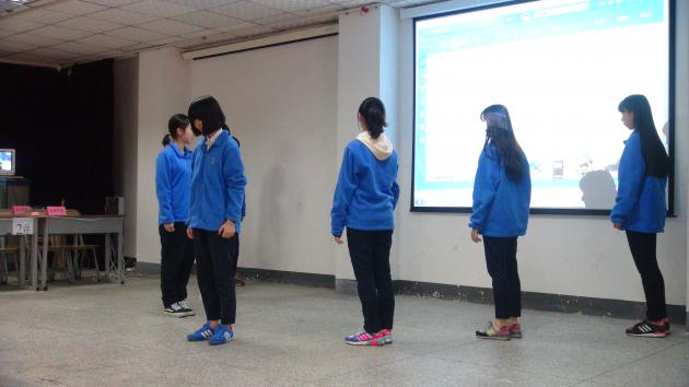 雙流中學學生表演現(xiàn)場2