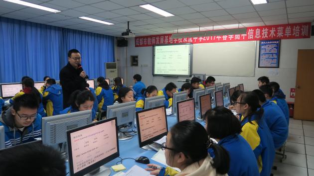 戴榮老師在上展示課