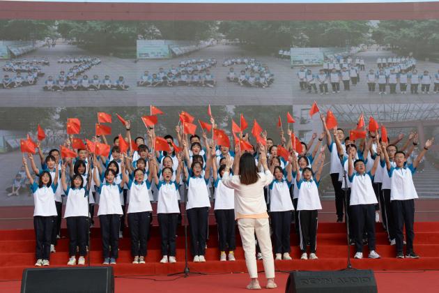 班級(jí)合唱表演