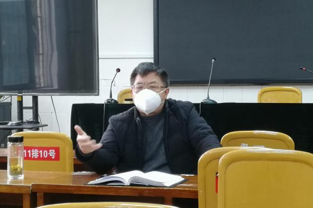 龍校長(zhǎng)對(duì)防疫保教工作進(jìn)行再?gòu)?qiáng)調(diào)、再落實(shí)