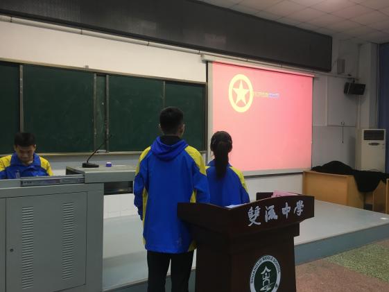 齊唱共青團(tuán)團(tuán)歌