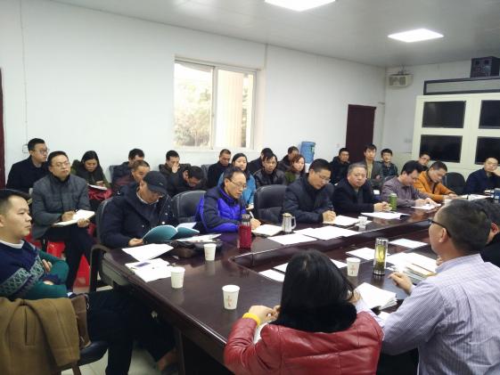 參會(huì)教師認(rèn)真聆聽